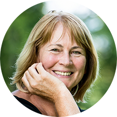 A portrait representing Mrs. L.B., a patient of Dan Nguyen Ophthalmologist, who underwent cataract eye surgery