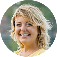 A portrait representing Mrs. L.B., a patient of Dan Nguyen Ophthalmologist, who underwent cataract eye surgery